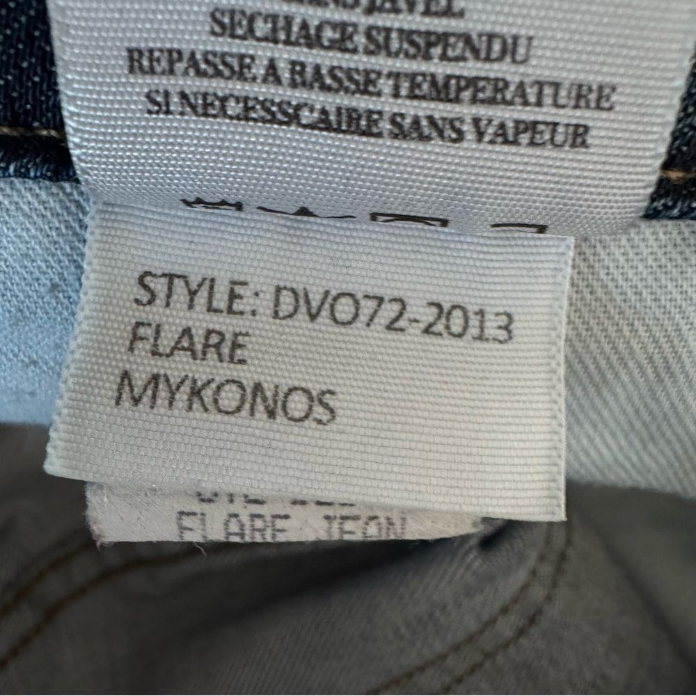 Vince Flare Low Rise Jeans in Mykonos Wash Distressed Size 28 - Picture 13 of 14